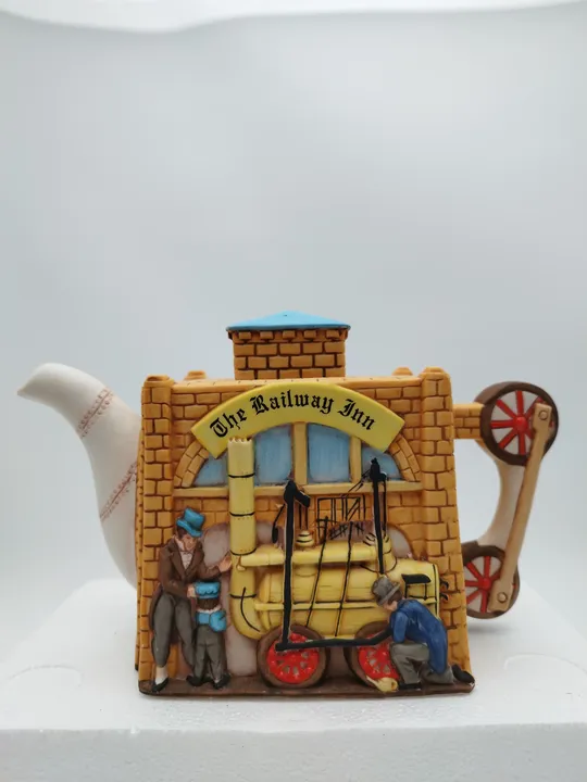 Christopher Wren - Pub Teapot 