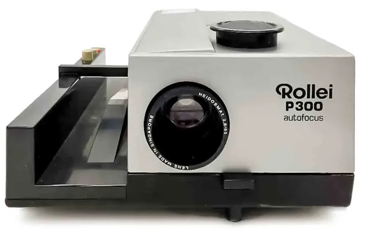 Rollei P300 Autofocus Diaprojektor mit Optik und Kabelfernbedienung - Bild 3