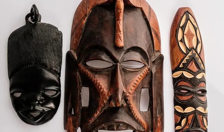 Afrikanische Holzmasken, geschnitzt - Bild 2