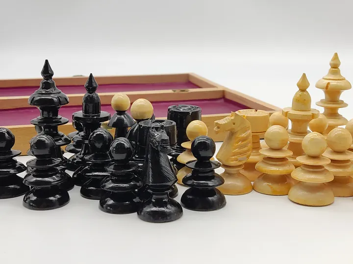 Klappbares Schachspiel aus Holz - Bild 3