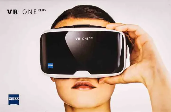VR-Brille ZEISS VR ONE Plus mit Originalkarton - Bild 1