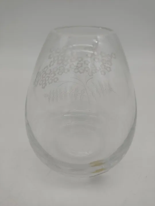 Kleine Tischvase aus Glas mit eingraviertem Blumenmotiv - Höhe 11 cm - Bild 2