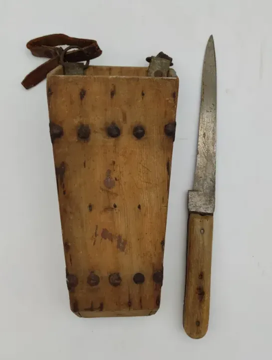 altes Metzgermesser mit Holzköcher - Bild 2