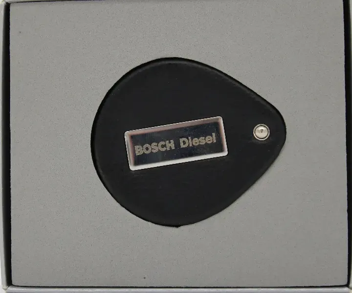 BOSCH Diesel Reisewecker „Lens“ – Retro Alarm Clock mit Weltzeitring - Bild 3