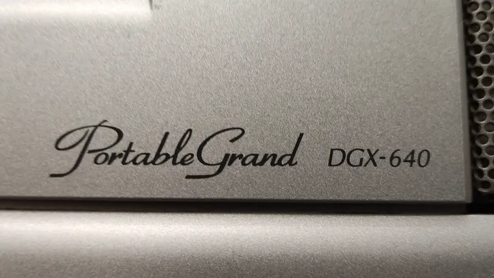 Yamaha Digital Keyboard Portable Grand DGX-640 mit Ständer - Bild 3