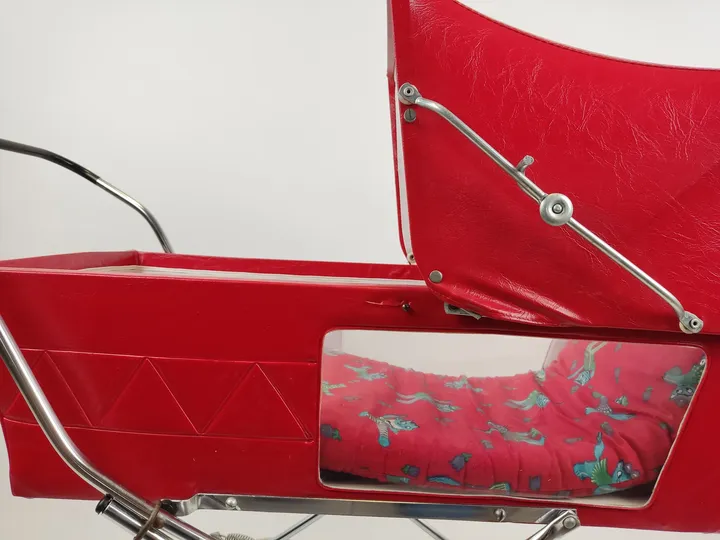 Vintage Puppenwagen in Rot gefedert und mit Matratze  - Bild 15
