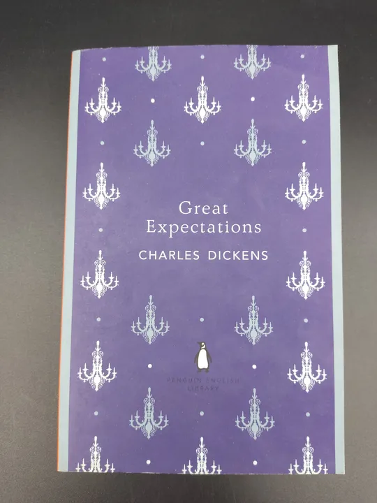 Library Great Expectations - Charles Dickens - Bild 1