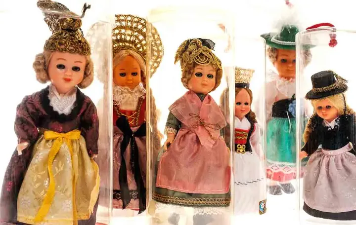 6 Stück Trachten Puppen aus Österreich - Bild 1