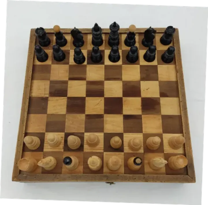 Altes  Schach/Mühle Spiel aus Holz - Bild 1