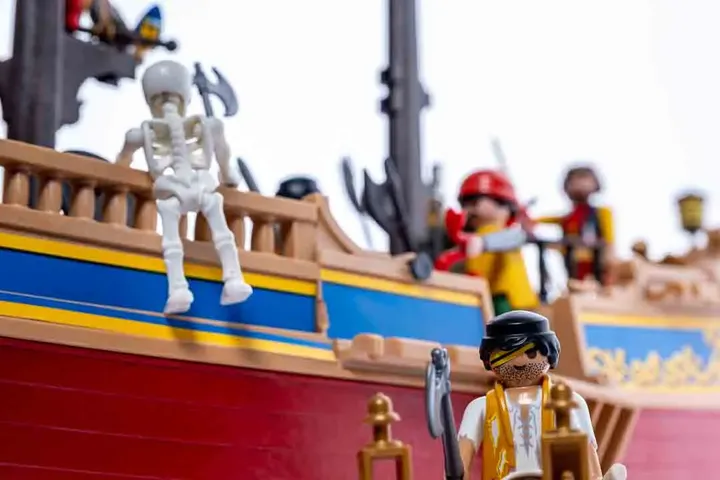 Playmobil Piraten-Schiff mit Beiboot, 7 Figuren und Kleinteilen - Bild 5