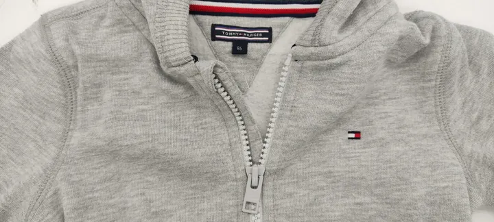 Tommy Hilfiger Kinderhoodie/Kindersweatjacke mit ZIP in grau, Größe 86 - Bild 3